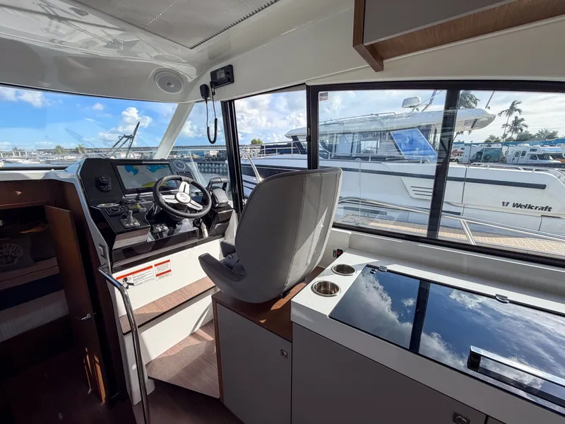 Slide: The Image of Beneteau Antares 11 Coupe 2024 - 8595151