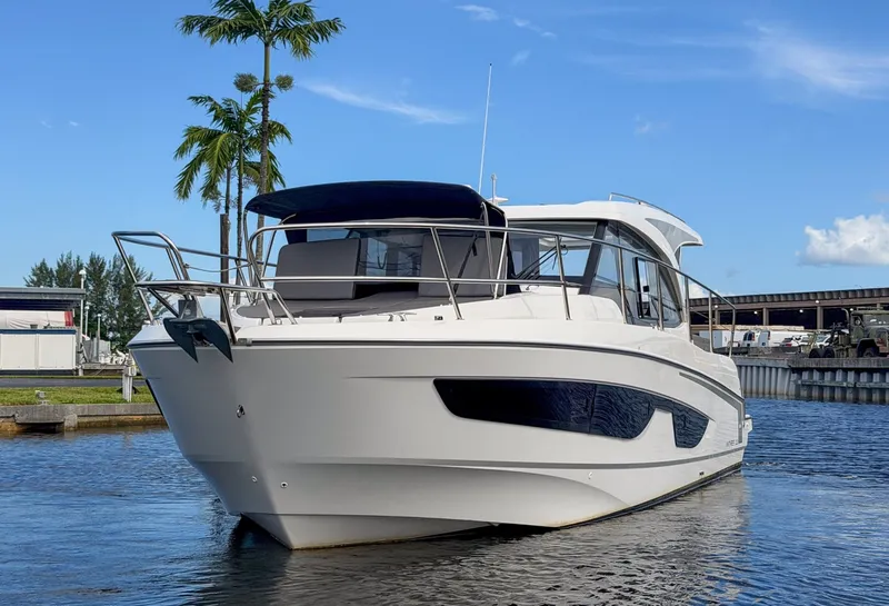 Slide: The Image of Beneteau Antares 11 Coupe 2024 - 8595115