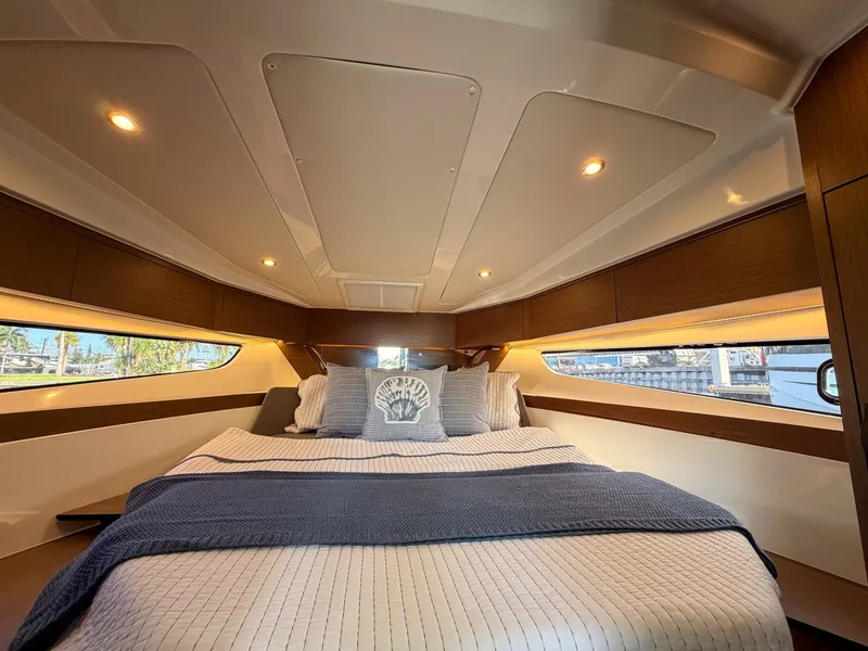 Slide: The Image of Beneteau Antares 11 Coupe 2024 - 8595135