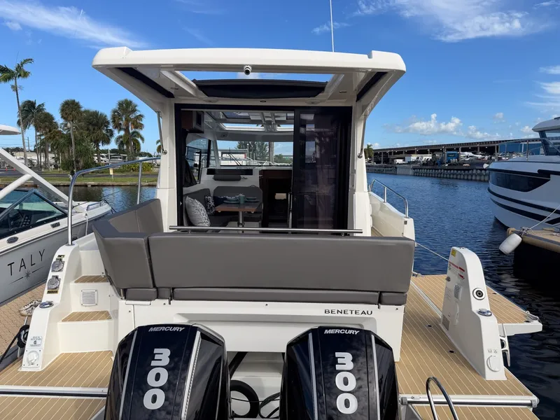 Slide: The Image of Beneteau Antares 11 Coupe 2024 - 8595131