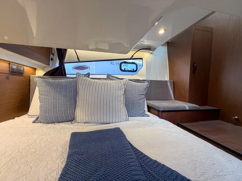 Slide: The Image of Beneteau Antares 11 Coupe 2024 - 8595145