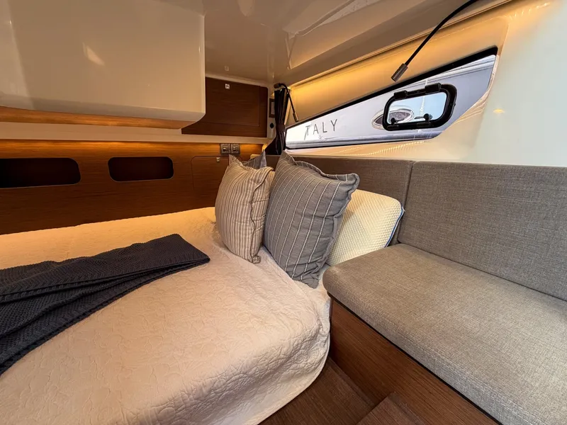 Slide: The Image of Beneteau Antares 11 Coupe 2024 - 8595134