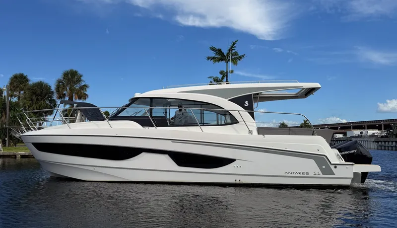 Slide: The Image of Beneteau Antares 11 Coupe 2024 - 8595113