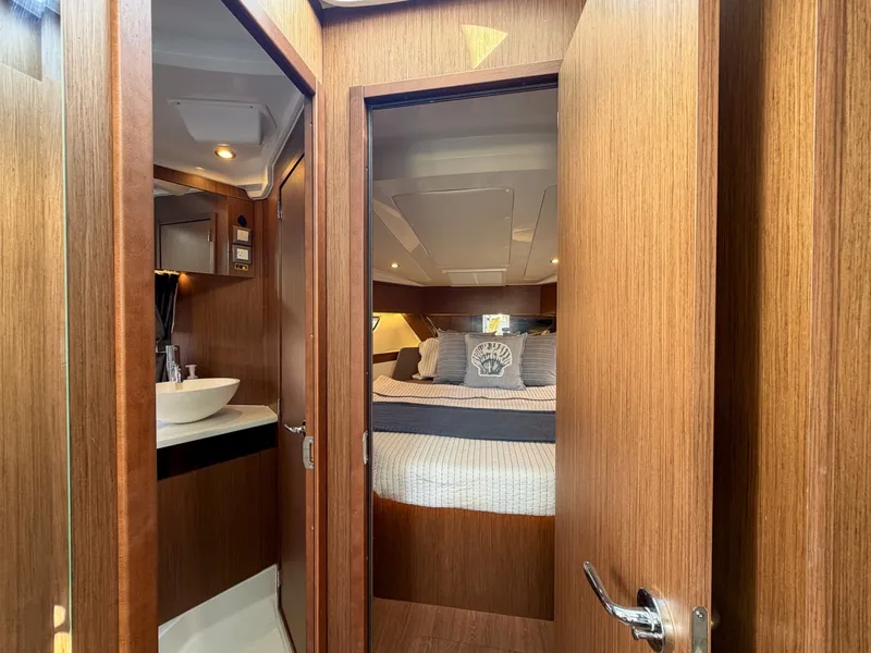 Slide: The Image of Beneteau Antares 11 Coupe 2024 - 8595146