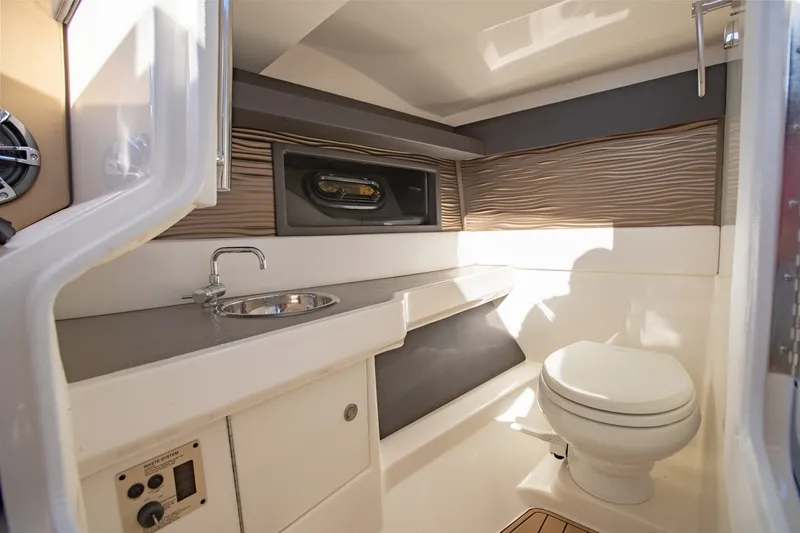 Slide: The Image of Sea Ray 310 SLX Outboard 2021 - 8598428