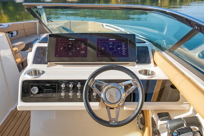 Slide: The Image of Sea Ray 310 SLX Outboard 2021 - 8598425