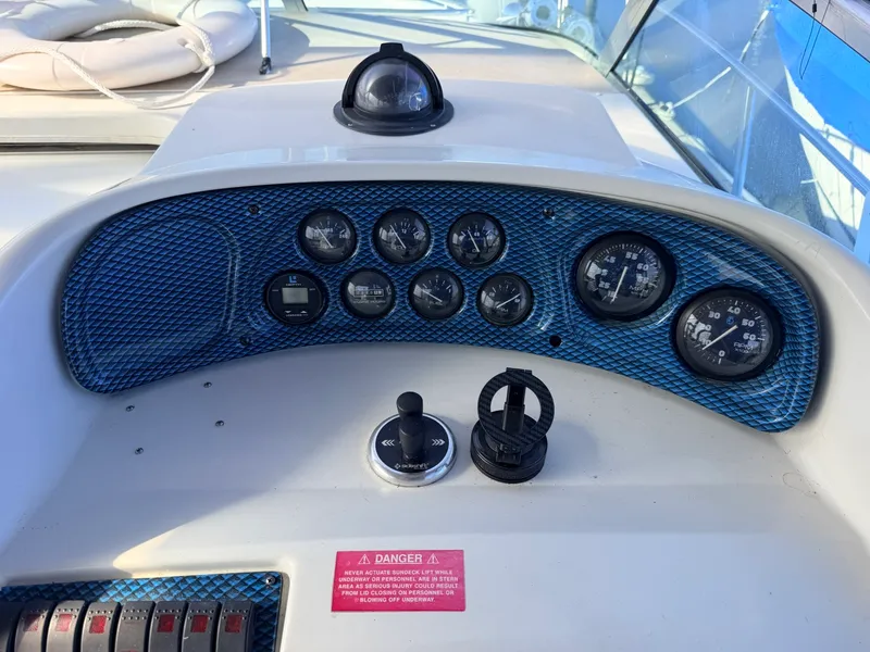 Slide: The Image of 1995 Larson Cabrio 280 - 8700009