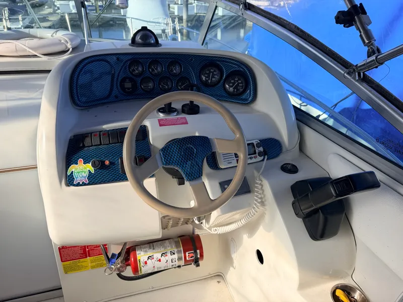 Slide: The Image of 1995 Larson Cabrio 280 - 8700008