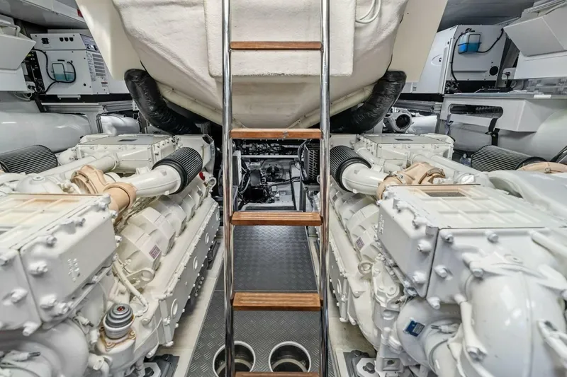 Slide: The Image of Ferretti 850 Motoryacht 2022 - 8603632