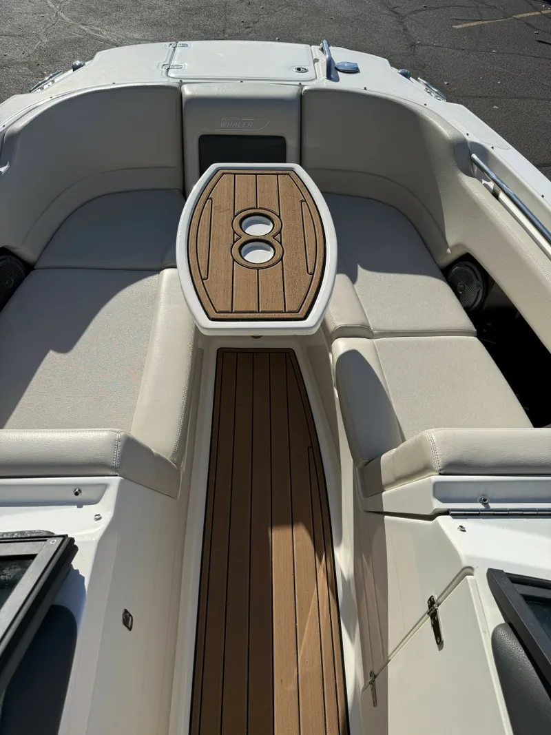 Slide: The Image of Boston Whaler 230 Vantage 2017 - 8603784