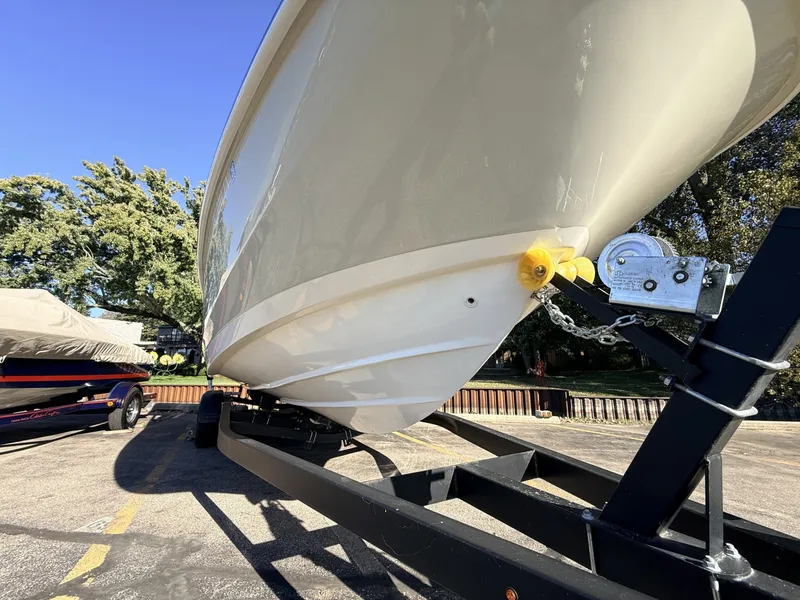 Slide: The Image of Boston Whaler 230 Vantage 2017 - 8603778