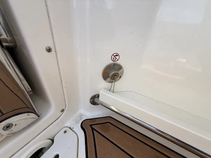 Slide: The Image of Boston Whaler 230 Vantage 2017 - 8603827