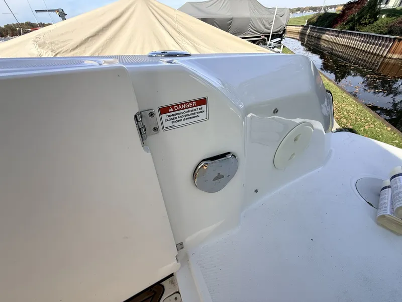 Slide: The Image of Boston Whaler 230 Vantage 2017 - 8603808