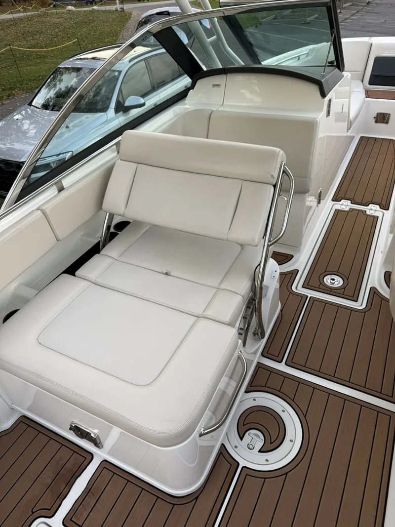 Slide: The Image of Boston Whaler 230 Vantage 2017 - 8603779