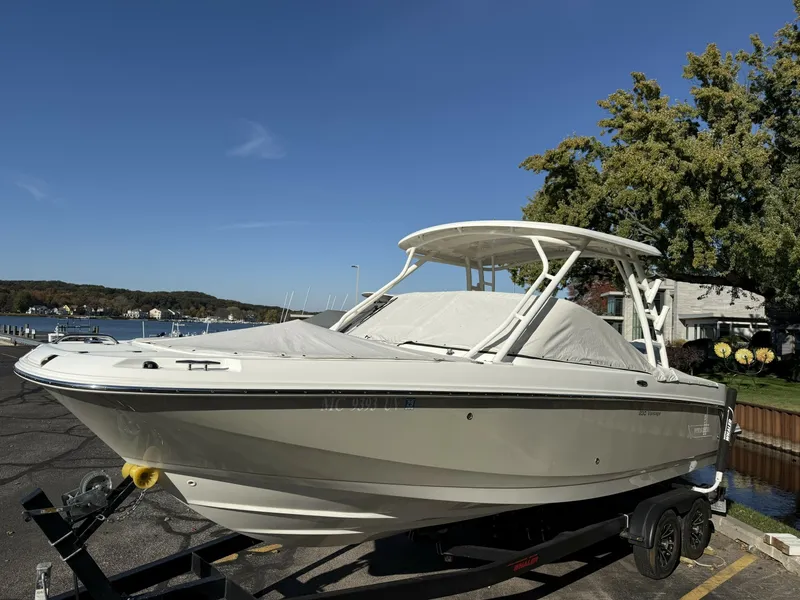 Slide: The Image of Boston Whaler 230 Vantage 2017 - 8603764