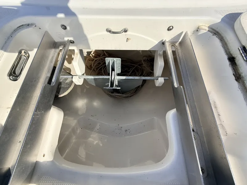 Slide: The Image of Boston Whaler 230 Vantage 2017 - 8603793