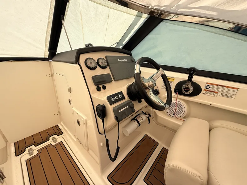 Slide: The Image of Boston Whaler 230 Vantage 2017 - 8603789