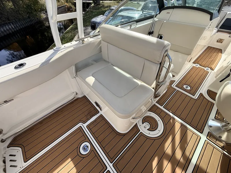 Slide: The Image of Boston Whaler 230 Vantage 2017 - 8603801