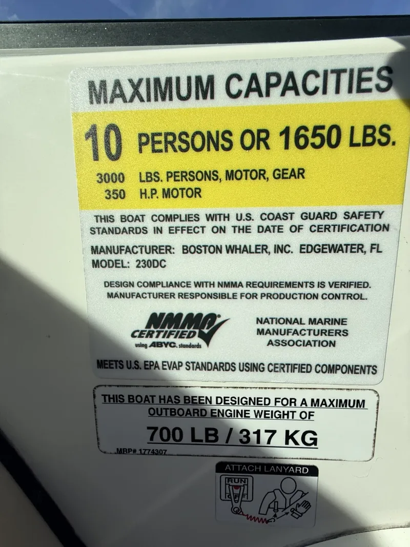Slide: The Image of Boston Whaler 230 Vantage 2017 - 8603831