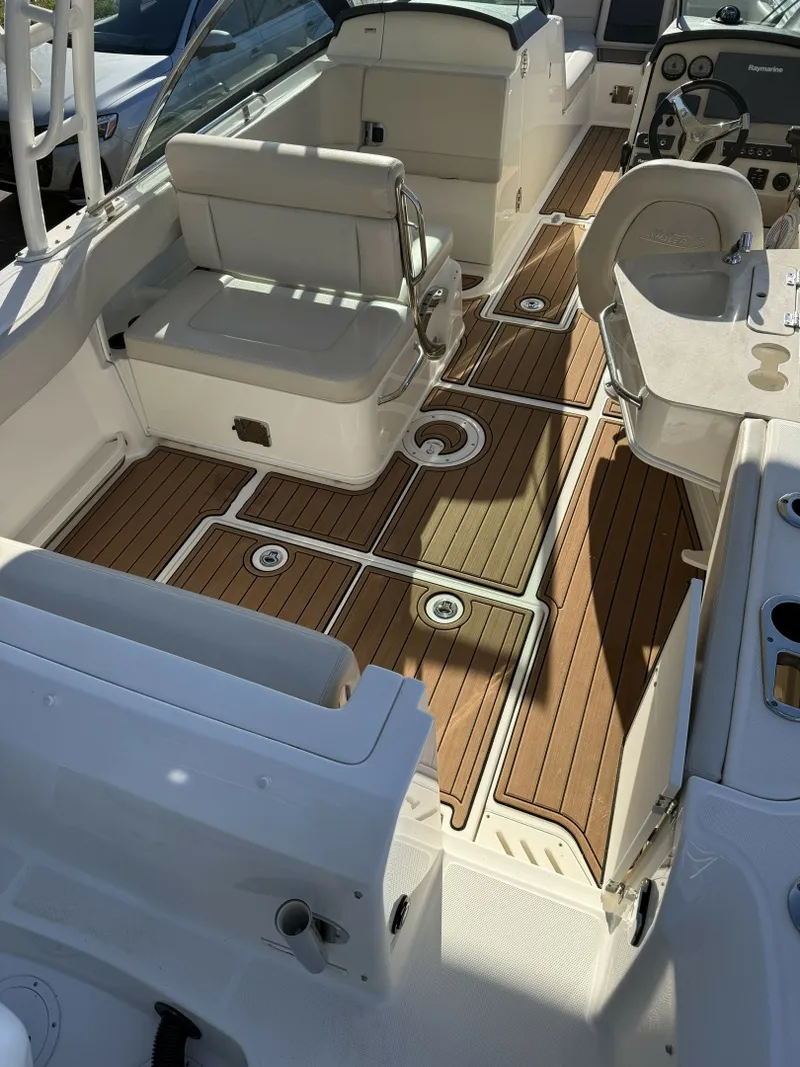 Slide: The Image of Boston Whaler 230 Vantage 2017 - 8603781