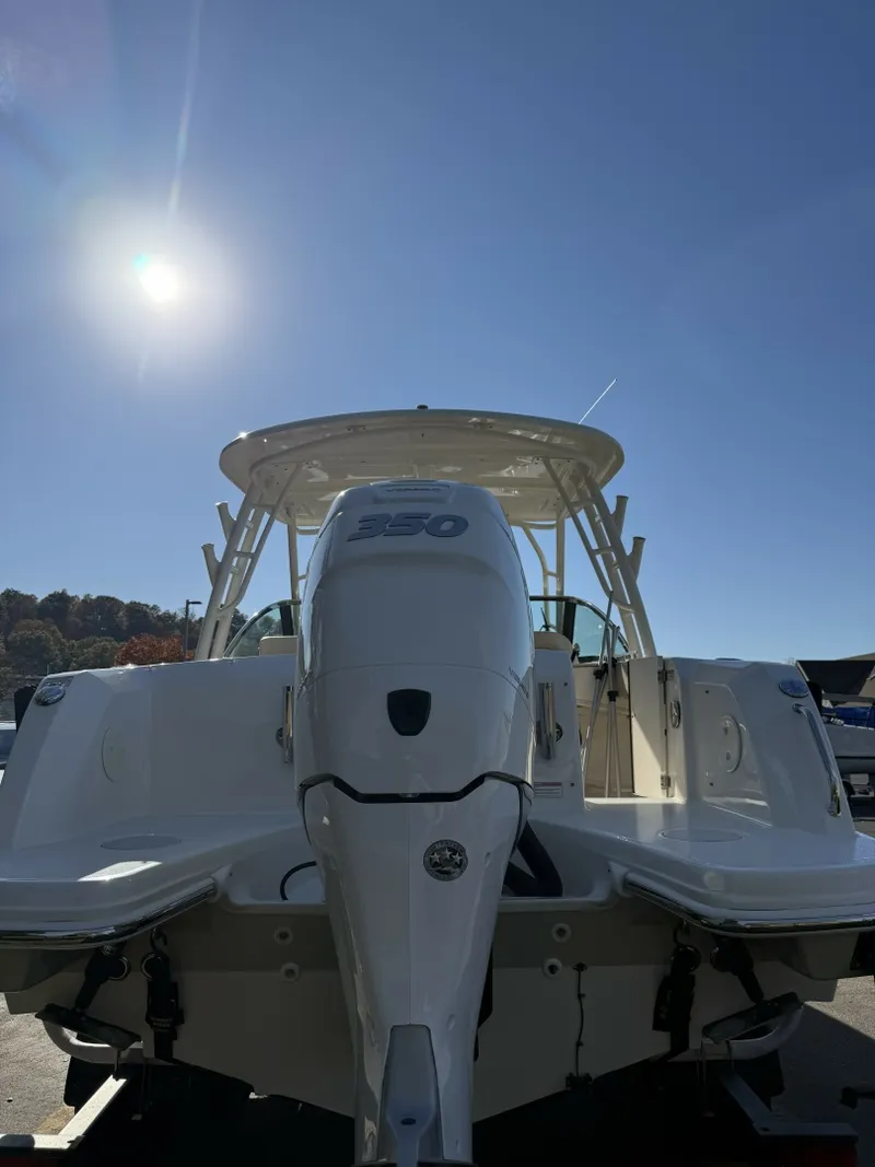 Slide: The Image of Boston Whaler 230 Vantage 2017 - 8603772