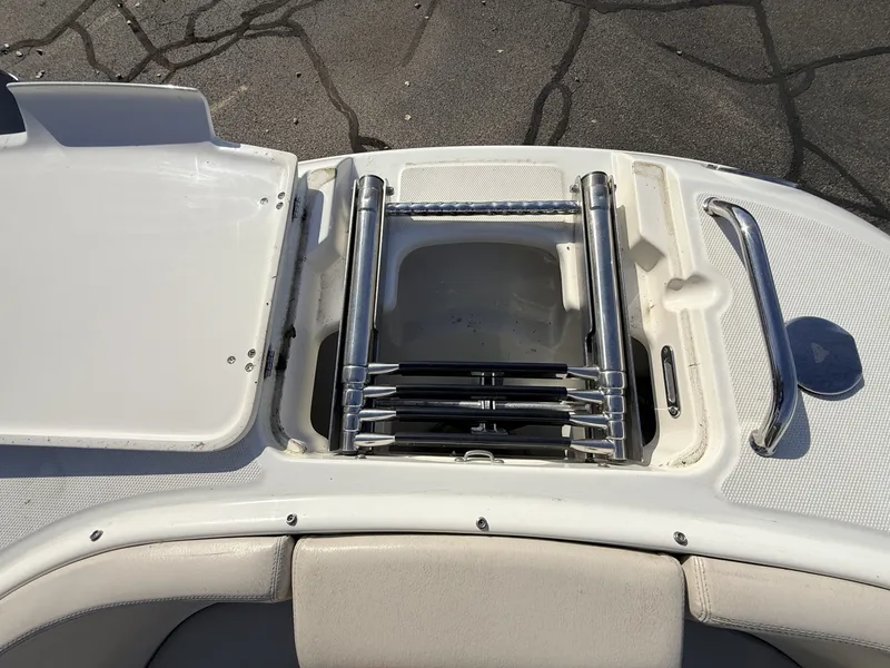 Slide: The Image of Boston Whaler 230 Vantage 2017 - 8603794