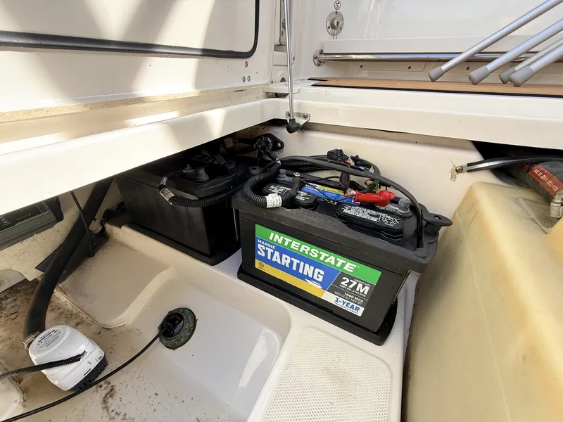 Slide: The Image of Boston Whaler 230 Vantage 2017 - 8603830