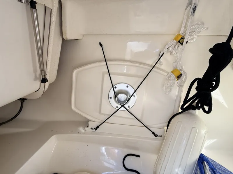 Slide: The Image of Boston Whaler 230 Vantage 2017 - 8603817