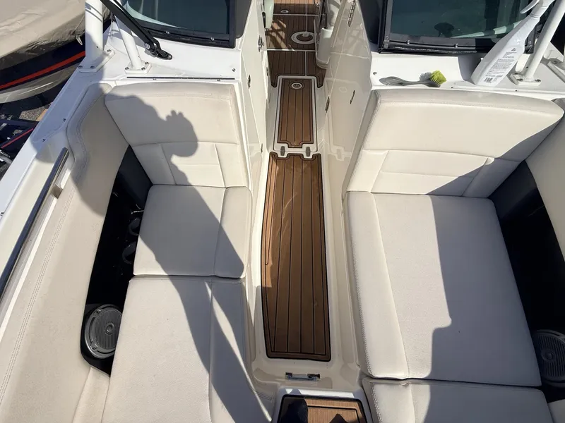 Slide: The Image of Boston Whaler 230 Vantage 2017 - 8603798