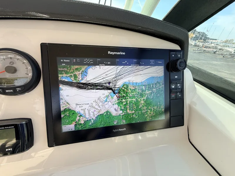 Slide: The Image of Boston Whaler 230 Vantage 2017 - 8603816
