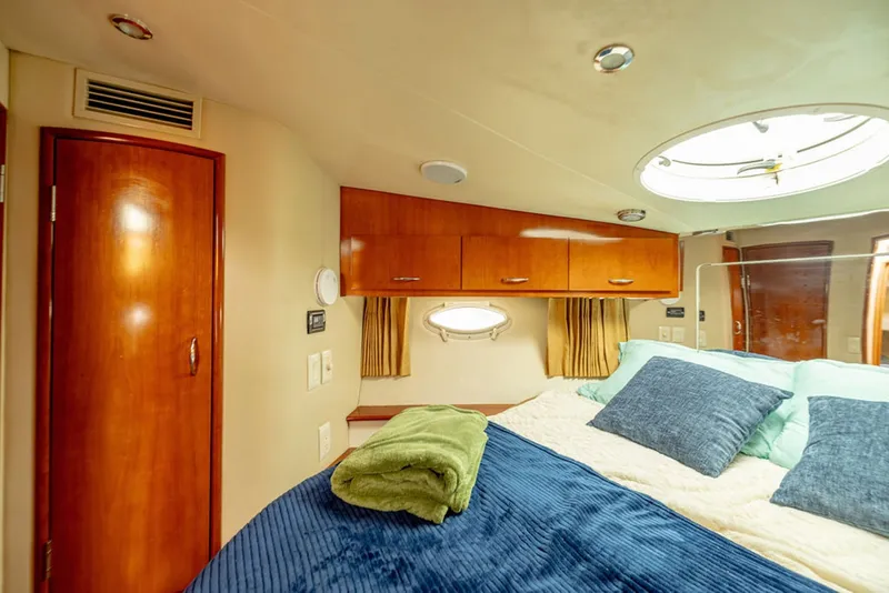 Slide: The Image of Carver Yachts 360 Sport Sedan 2004 - 8604104