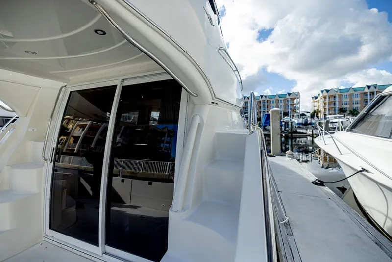 Slide: The Image of Carver Yachts 360 Sport Sedan 2004 - 8604092