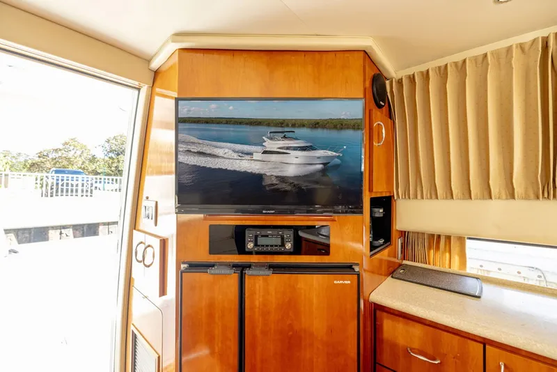 Slide: The Image of Carver Yachts 360 Sport Sedan 2004 - 8604100