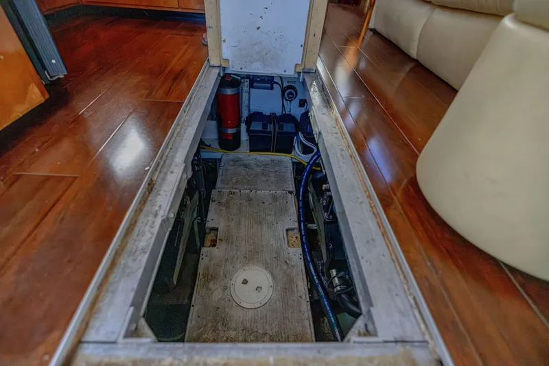 Slide: The Image of Carver Yachts 360 Sport Sedan 2004 - 8604112