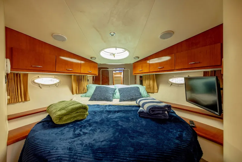 Slide: The Image of Carver Yachts 360 Sport Sedan 2004 - 8604102