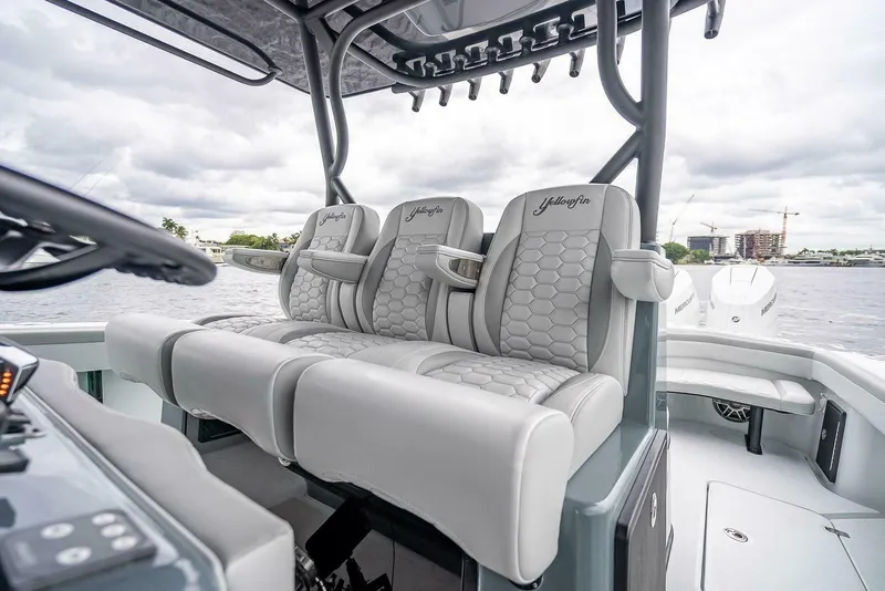 Slide: The Image of Yellowfin 39 Offshore 2024 - 8633029