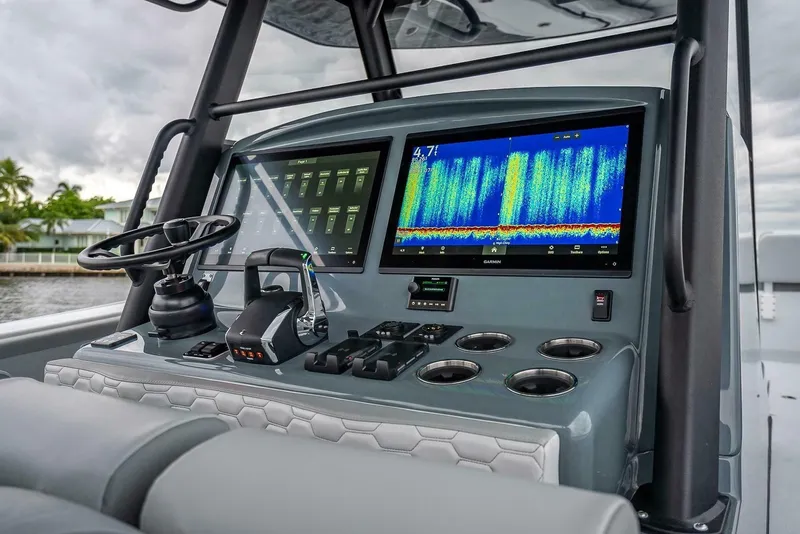 Slide: The Image of Yellowfin 39 Offshore 2024 - 8632962