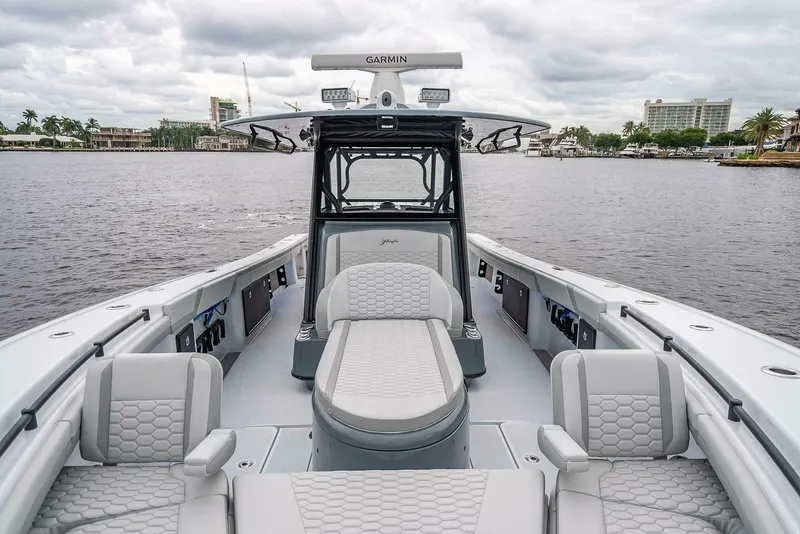 Slide: The Image of Yellowfin 39 Offshore 2024 - 8632858