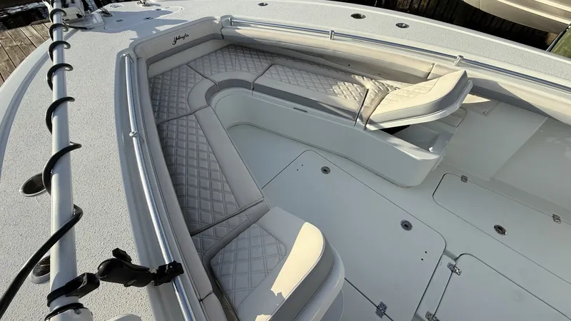 Slide: The Image of Yellowfin 32 Offshore 2022 - 8629025