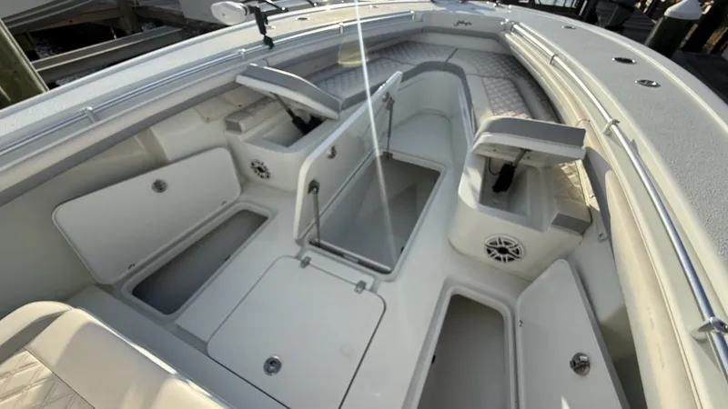 Slide: The Image of Yellowfin 32 Offshore 2022 - 8629024