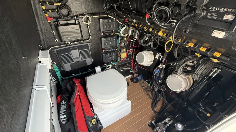 Slide: The Image of Yellowfin 32 Offshore 2022 - 8629021