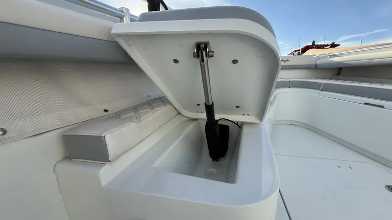Slide: The Image of Yellowfin 32 Offshore 2022 - 8629026