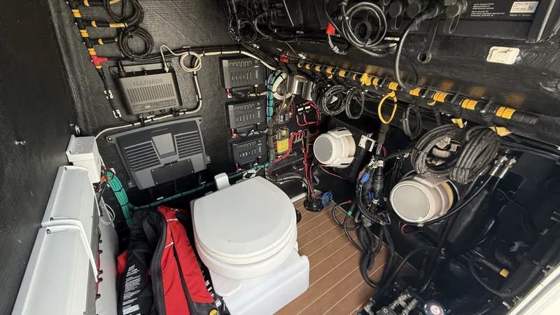Slide: The Image of Yellowfin 32 Offshore 2022 - 8629020