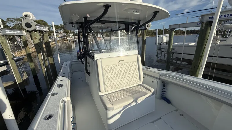 Slide: The Image of Yellowfin 32 Offshore 2022 - 8629030