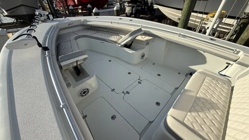 Slide: The Image of Yellowfin 32 Offshore 2022 - 8629023