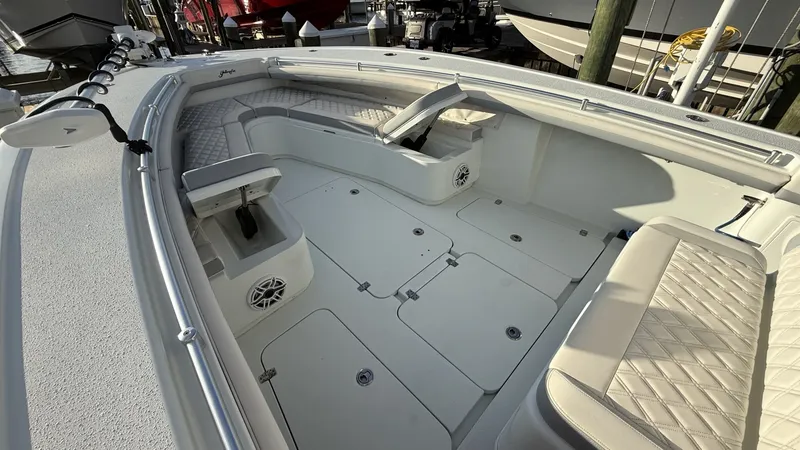 Slide: The Image of Yellowfin 32 Offshore 2022 - 8629022