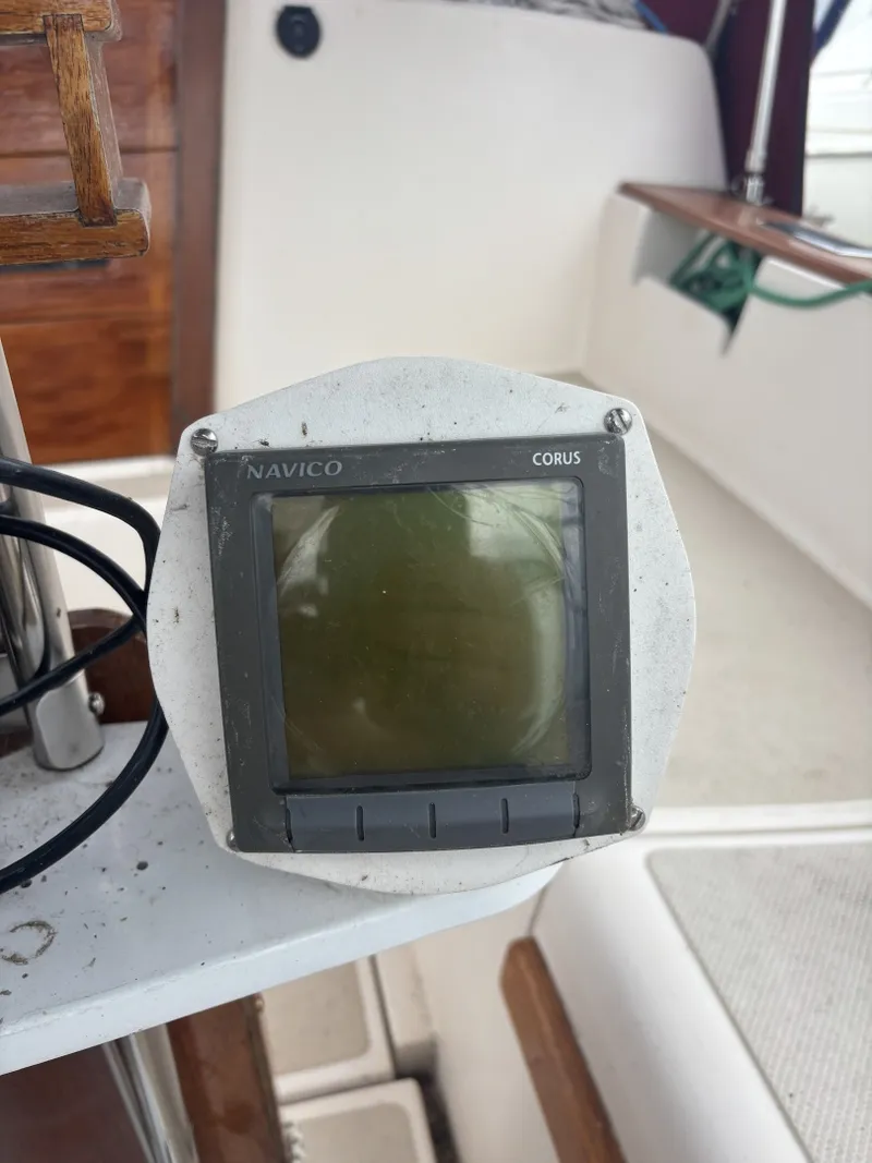 Slide: The Image of Island Packet 31 1987 - 8634047