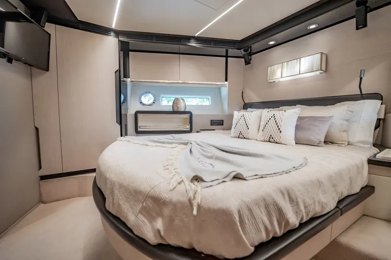Slide: The Image of Azimut Fly 72 2020 - 8634147