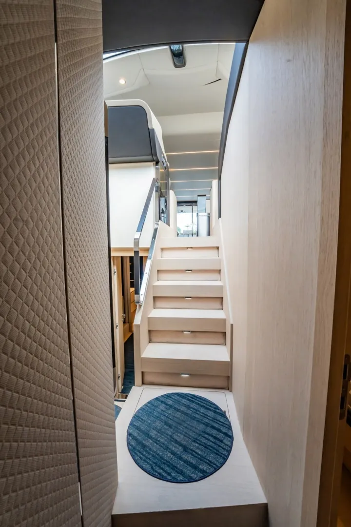 Slide: The Image of Azimut Fly 72 2020 - 8634137