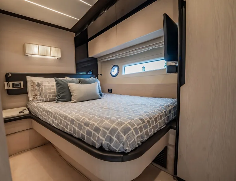 Slide: The Image of Azimut Fly 72 2020 - 8634145